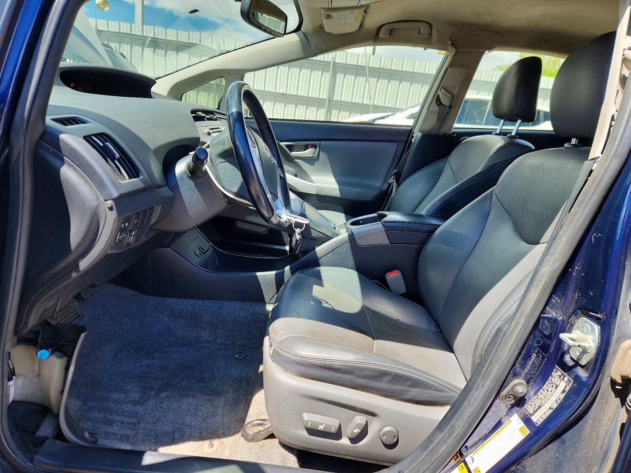 2014 TOYOTA PRIUS FIVE photo 19