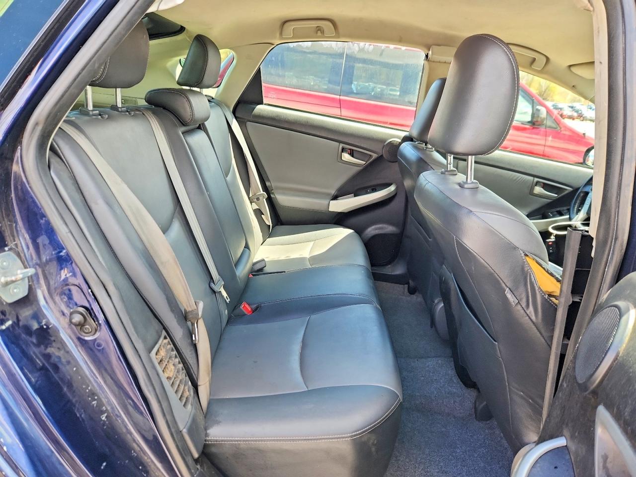 2014 TOYOTA PRIUS FIVE photo 28