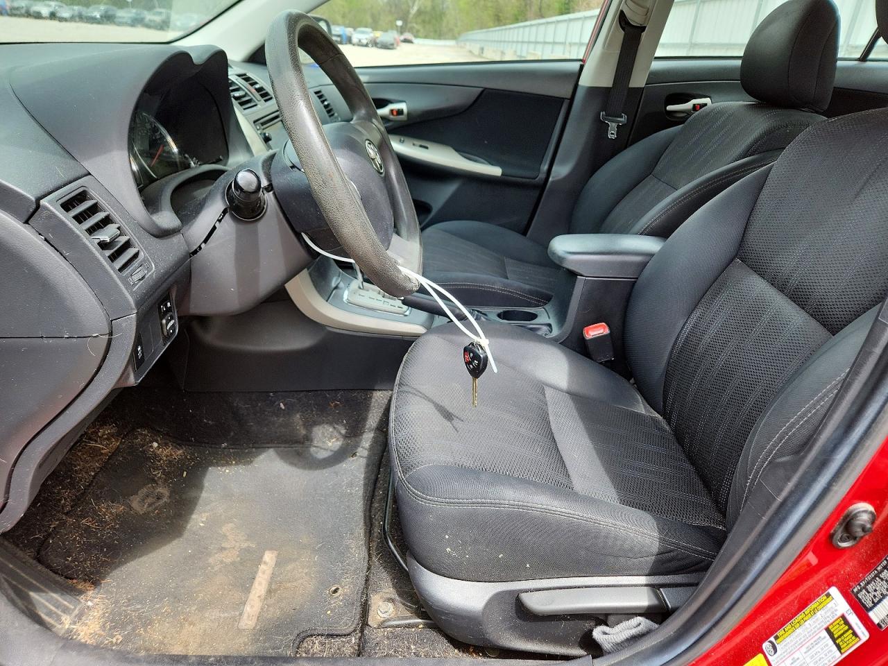 2013 TOYOTA COROLLA S photo 13