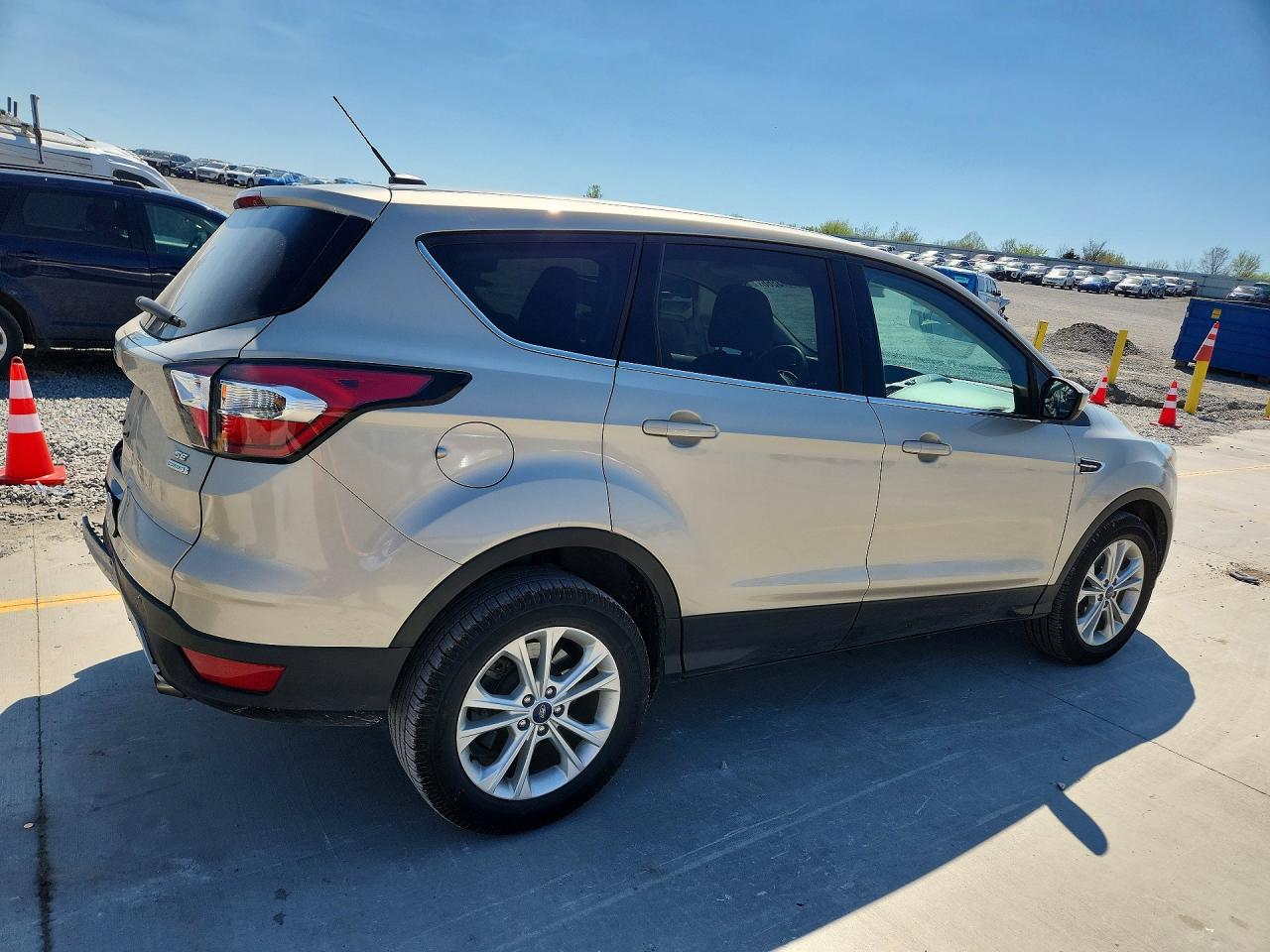 2017 FORD ESCAPE SE photo 5