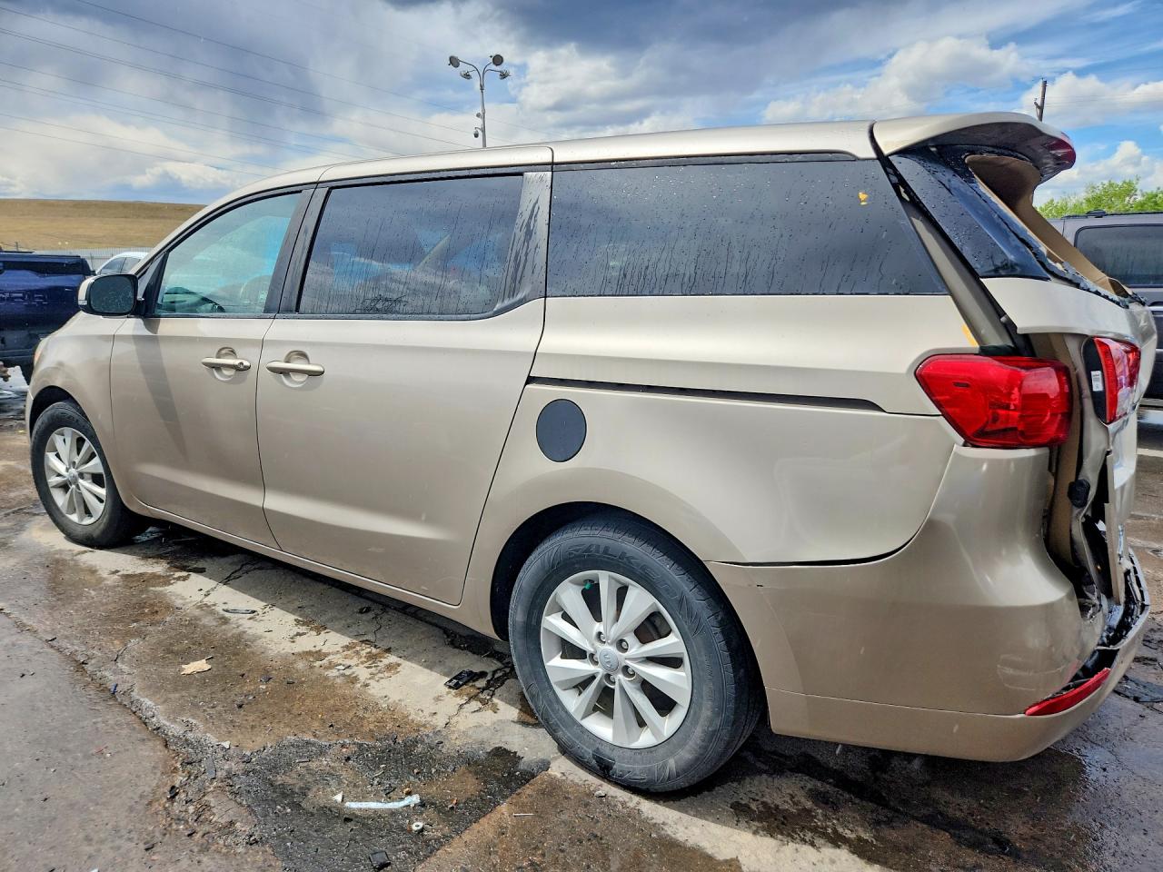 2017 KIA SEDONA LX photo 2