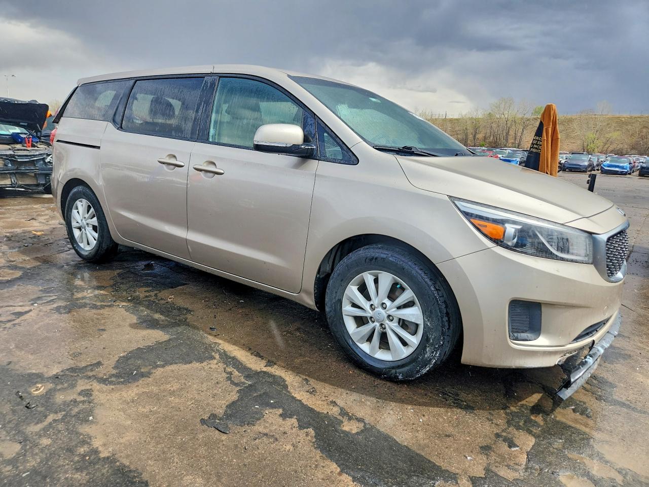 2017 KIA SEDONA LX photo 4
