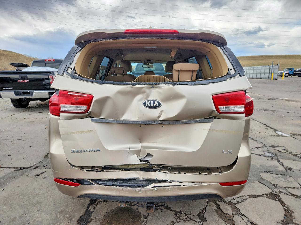 2017 KIA SEDONA LX photo 6