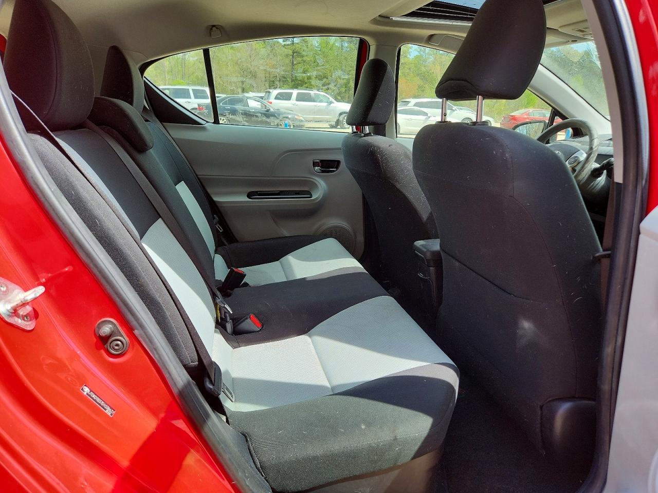 2013 TOYOTA PRIUS C THREE photo 28