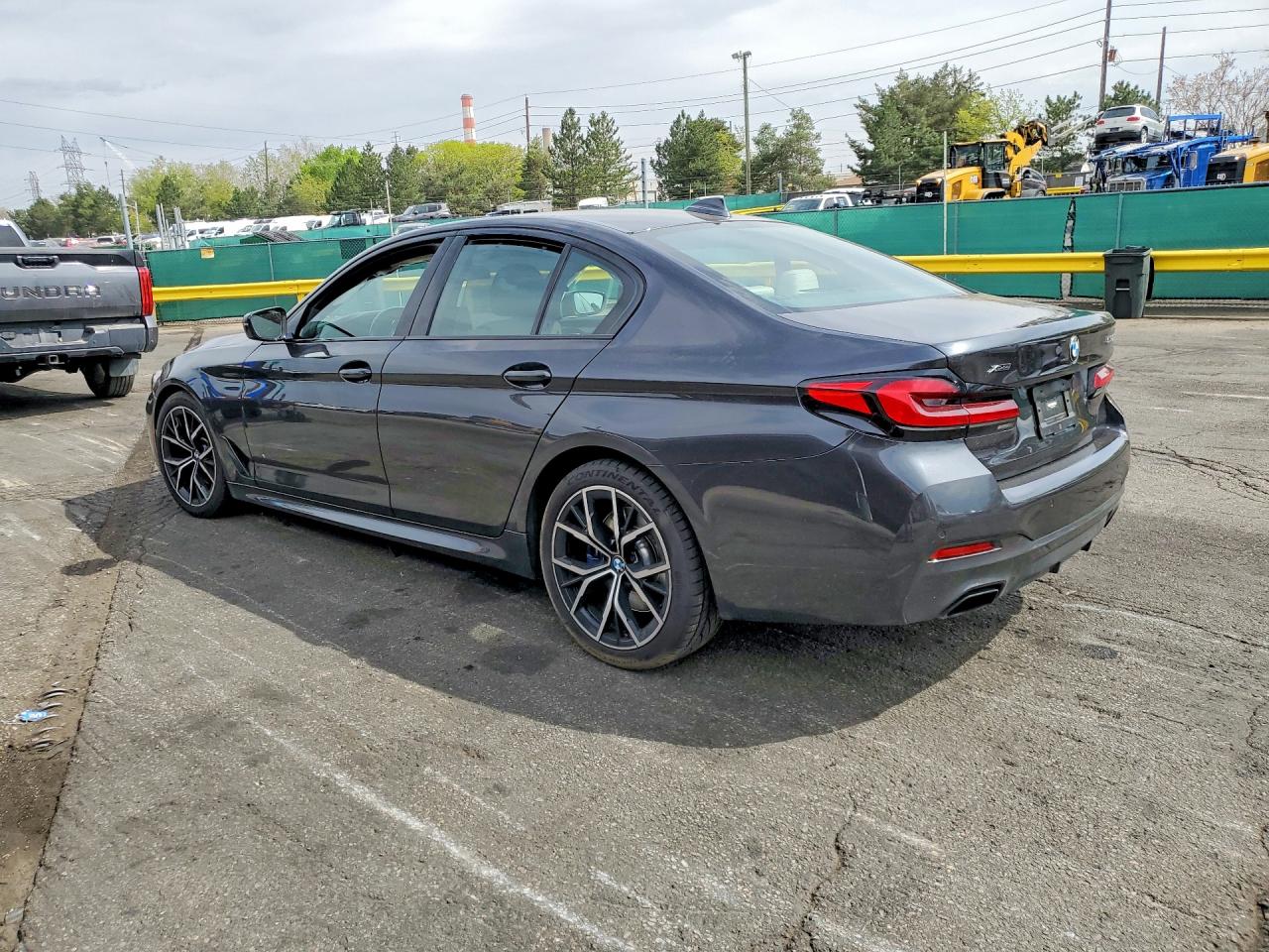 2022 BMW 530 XI photo 3