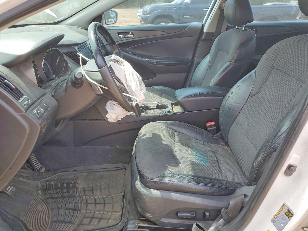 2013 HYUNDAI SONATA SE photo 19
