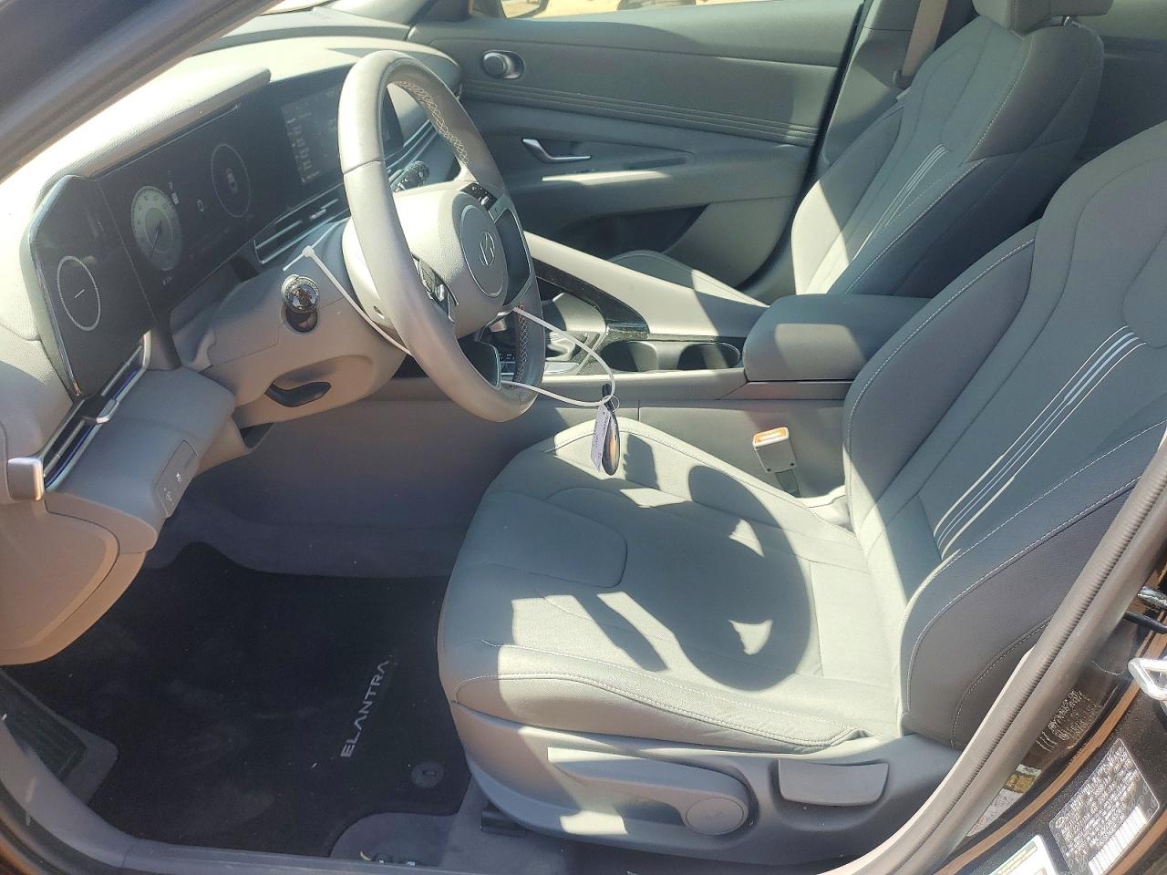 2024 HYUNDAI ELANTRA SEL photo 7