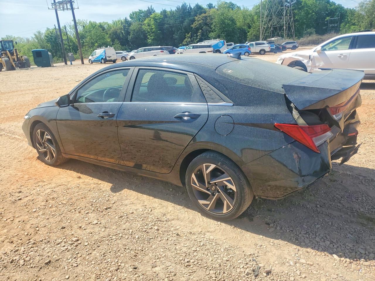 2024 HYUNDAI ELANTRA SEL photo 2