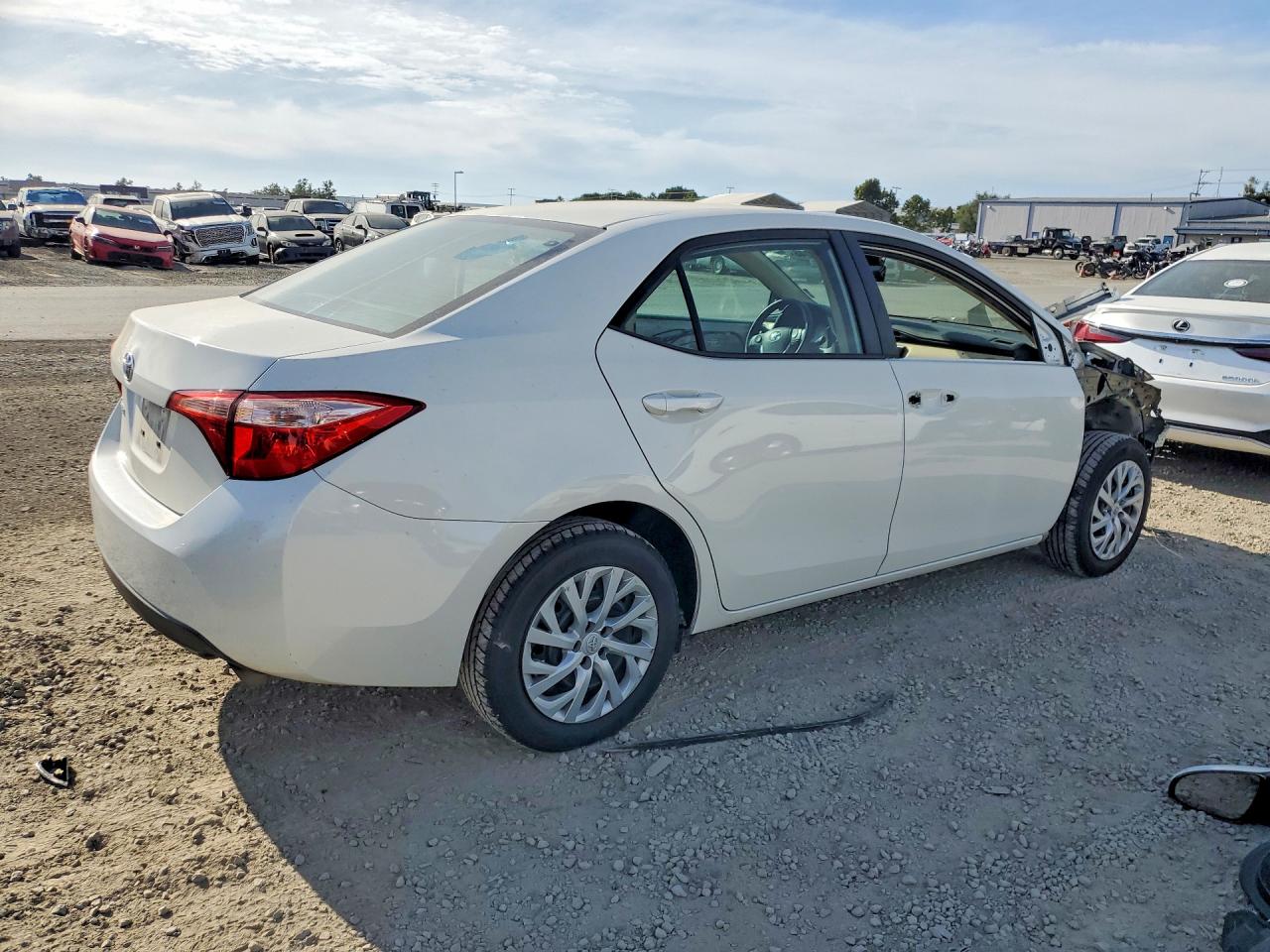 2017 TOYOTA COROLLA LE photo 5