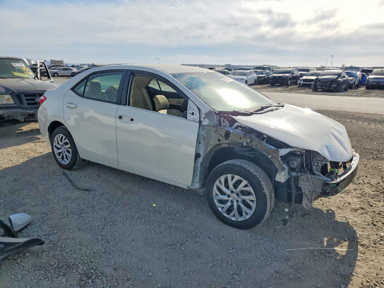 2017 TOYOTA COROLLA LE photo 7
