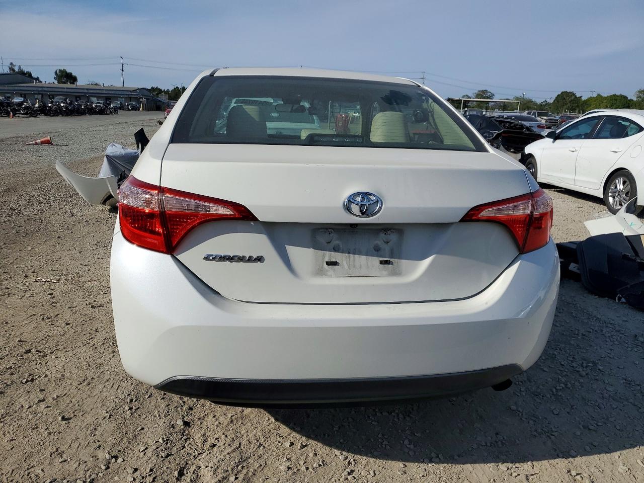 2017 TOYOTA COROLLA LE photo 11