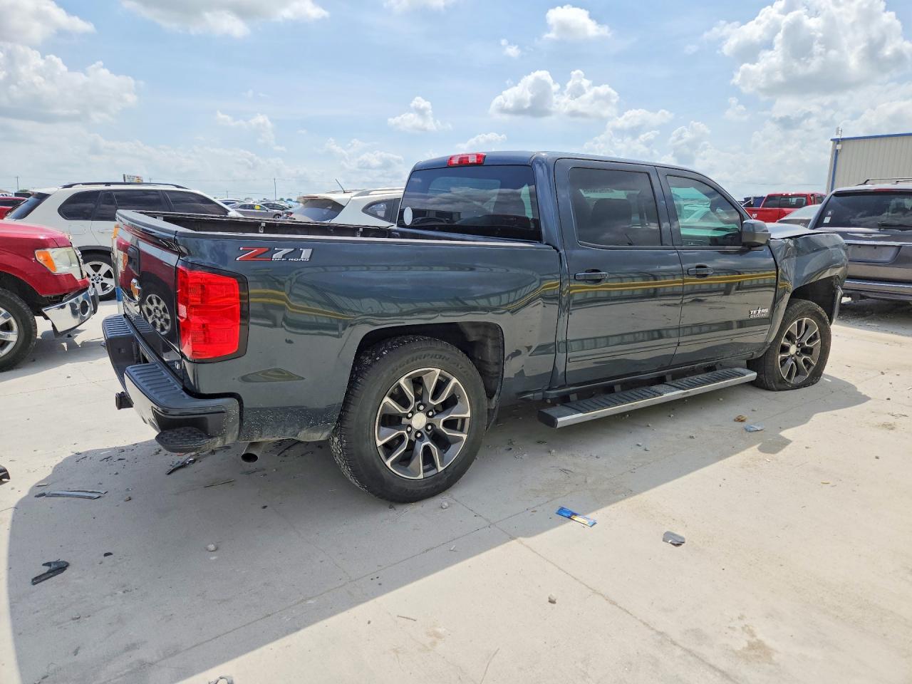 2018 CHEVROLET SILVERADO K1500 LT photo 3