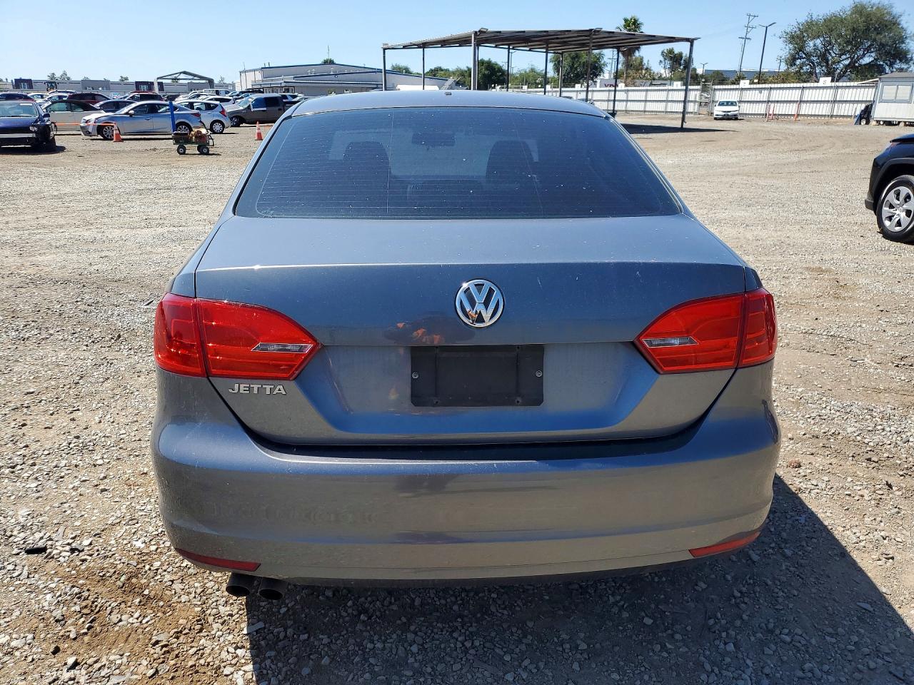 2013 VOLKSWAGEN JETTA BASE photo 16