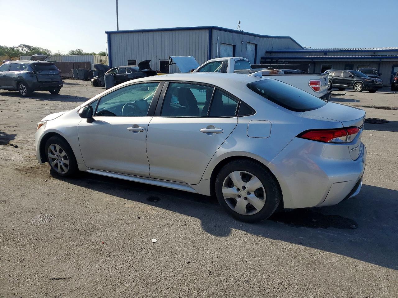 2020 TOYOTA COROLLA LE photo 3