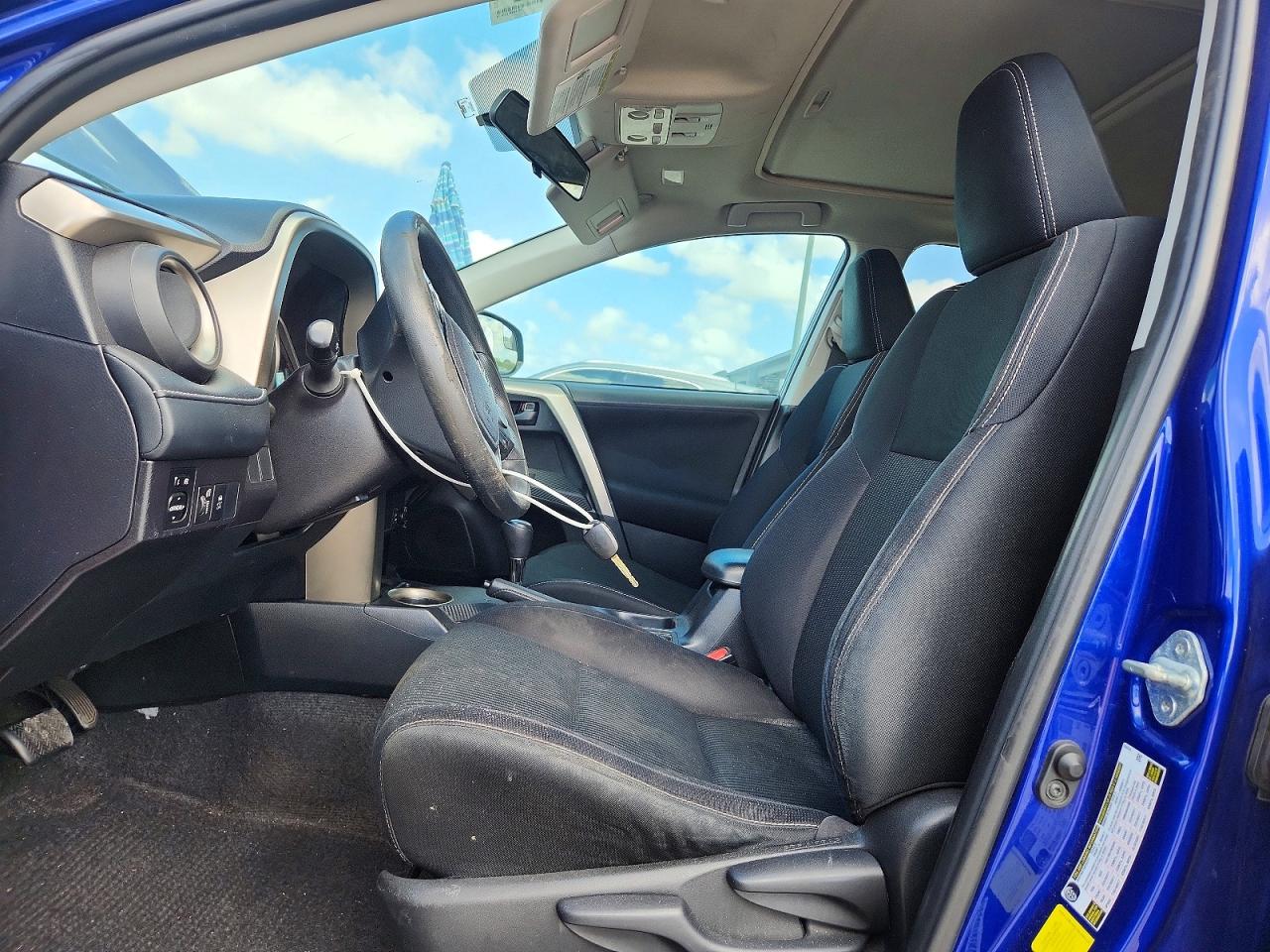2015 TOYOTA RAV4 XLE photo 19
