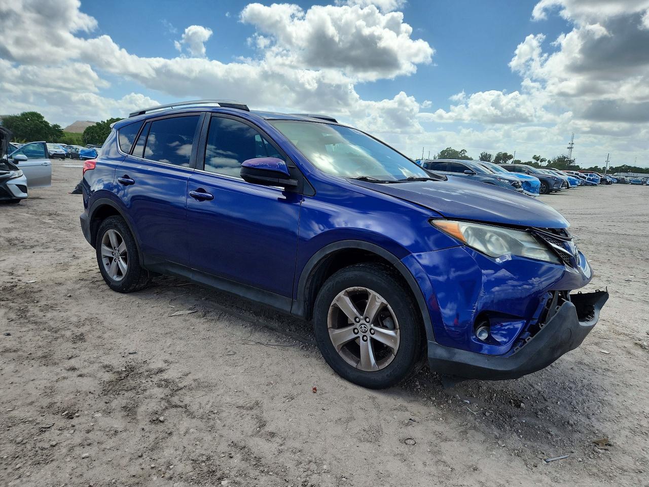 2015 TOYOTA RAV4 XLE photo 10