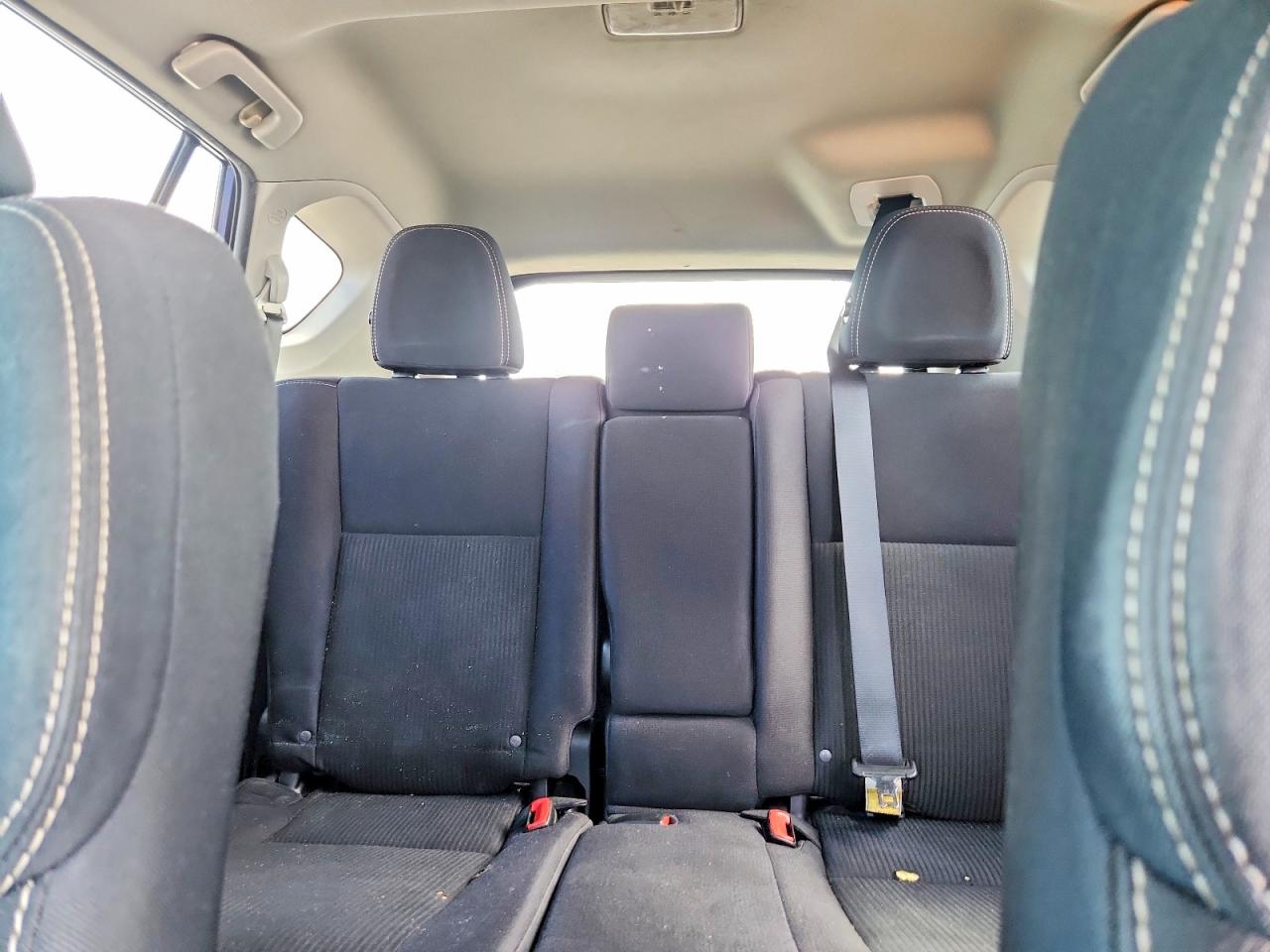2015 TOYOTA RAV4 XLE photo 28