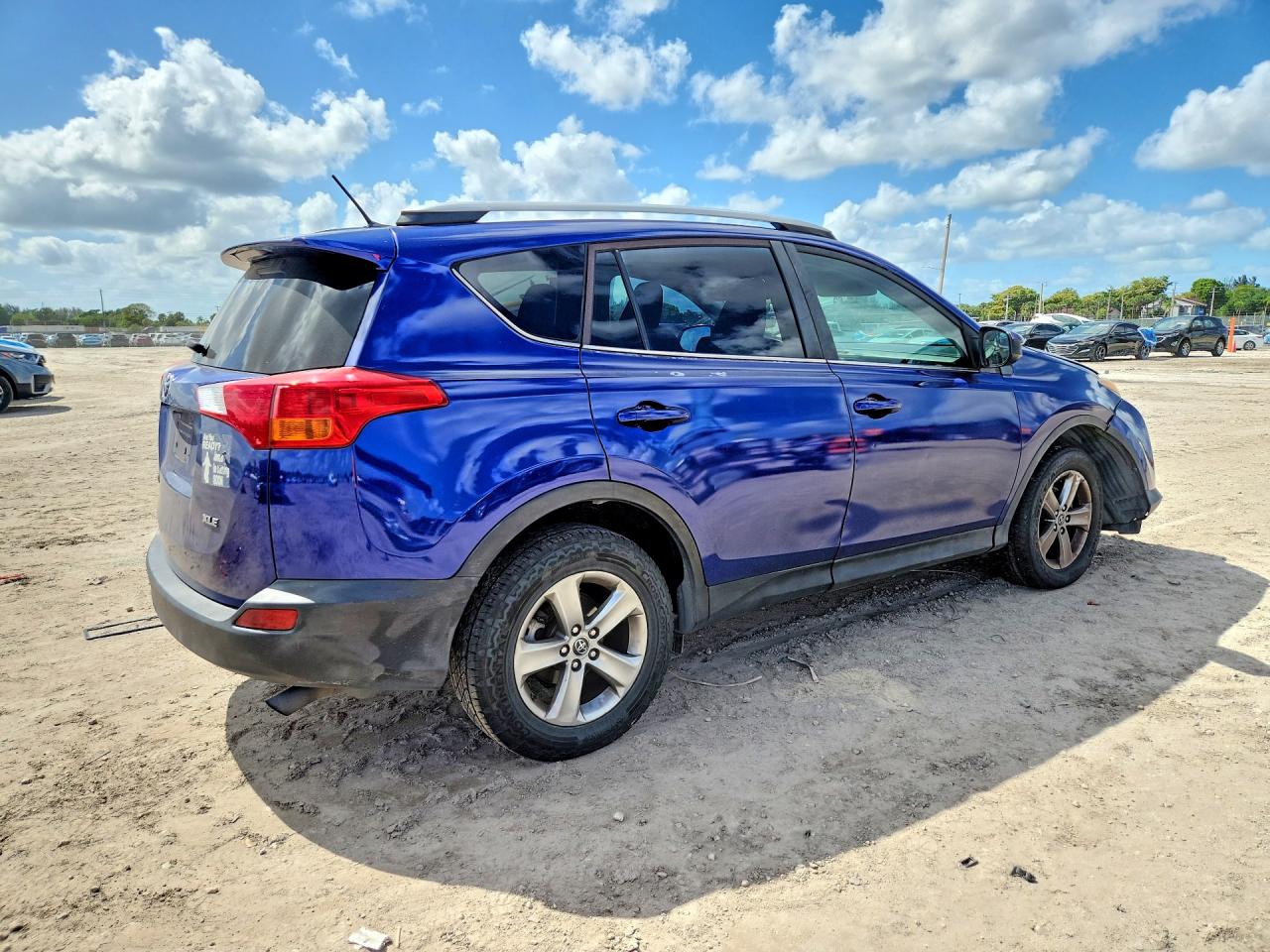 2015 TOYOTA RAV4 XLE photo 7