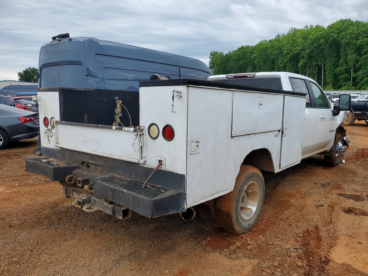2023 CHEVROLET SILVERADO K3500 LT photo 3