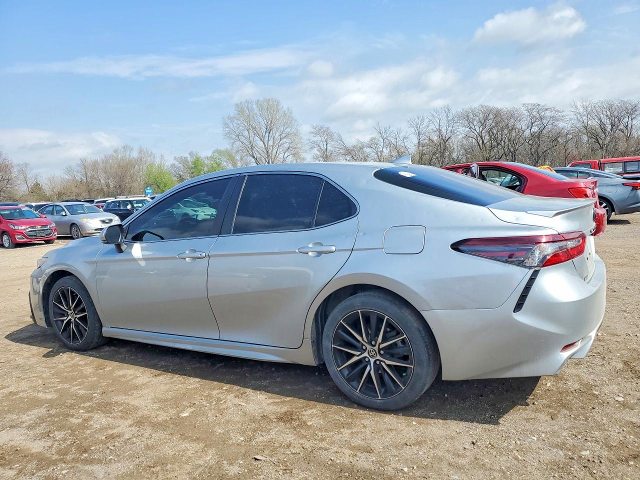 2022 TOYOTA CAMRY SE photo 3
