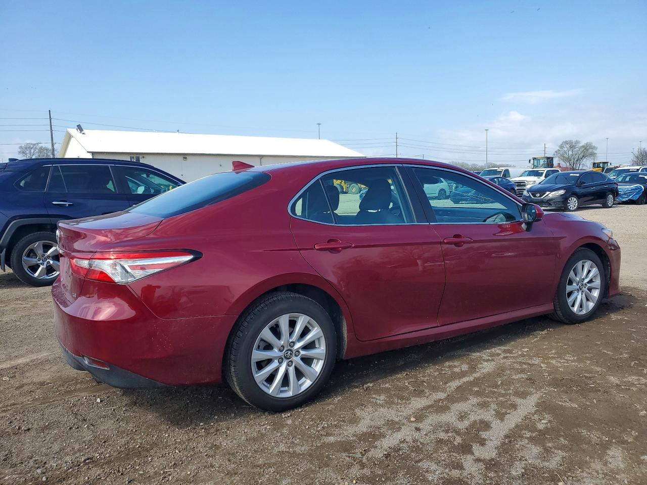 2018 TOYOTA CAMRY LE photo 5