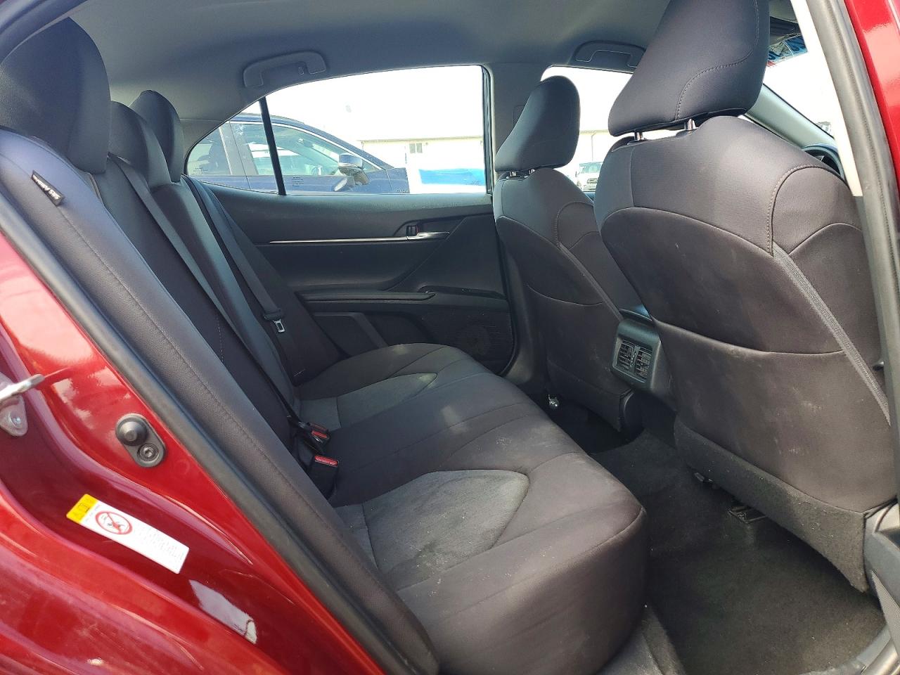 2018 TOYOTA CAMRY LE photo 19