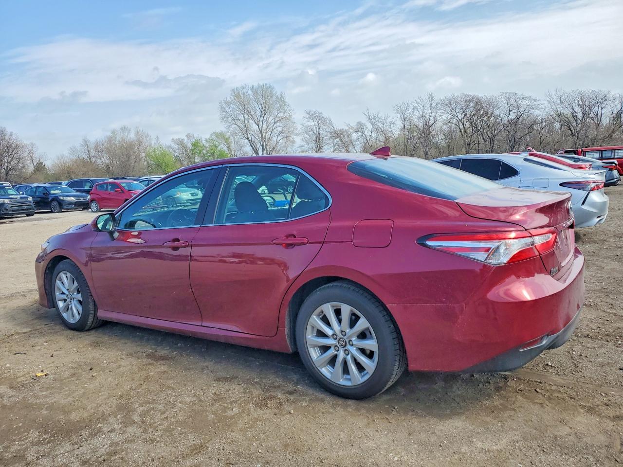 2018 TOYOTA CAMRY LE photo 3