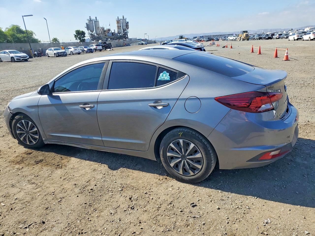 2019 HYUNDAI ELANTRA SE photo 4