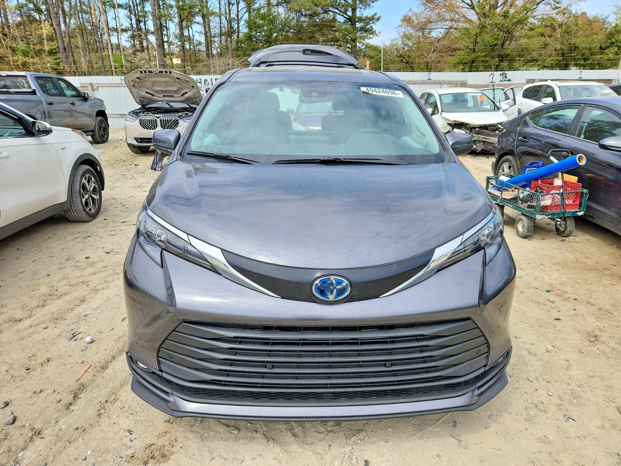 2025 TOYOTA SIENNA XLE 7-PASSENGER photo 9