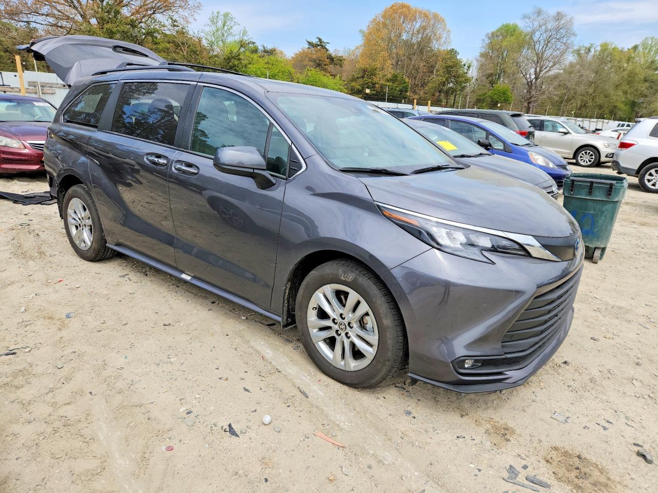 2025 TOYOTA SIENNA XLE 7-PASSENGER photo 7