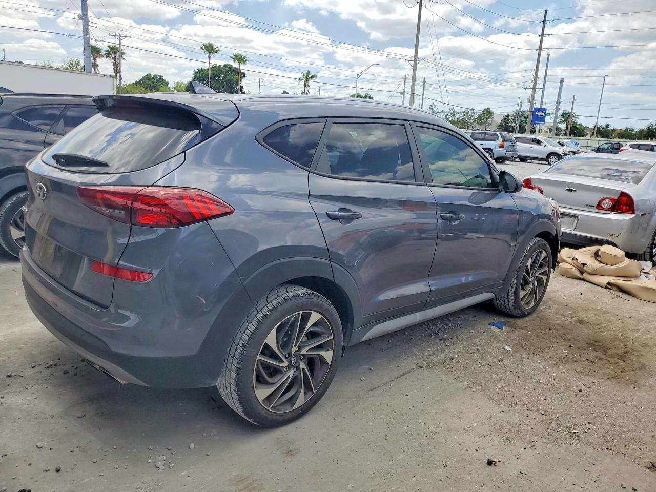 2021 HYUNDAI TUCSON SPORT photo 3