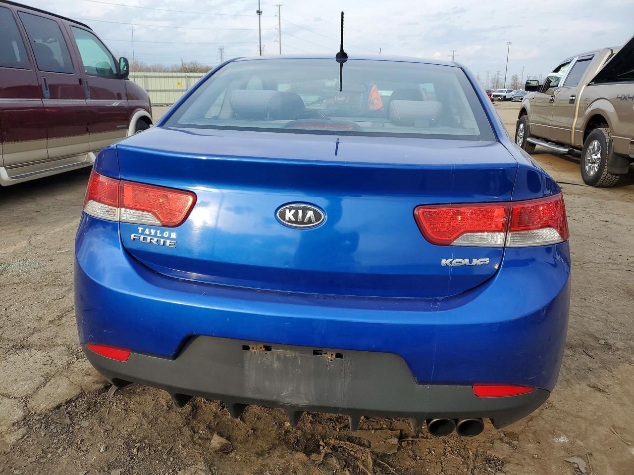 2010 KIA FORTE EX photo 11