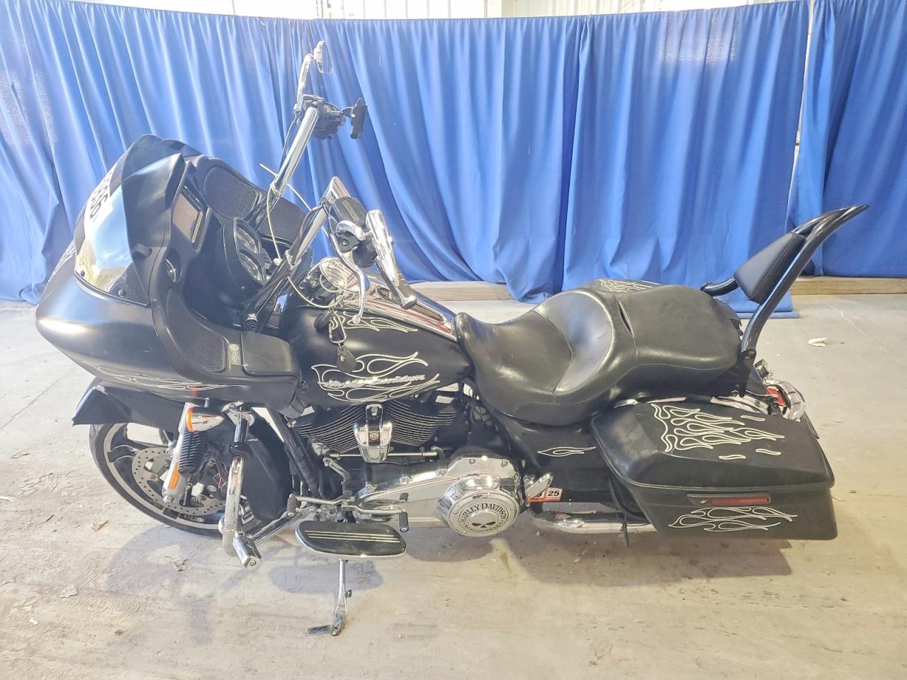 2017 HARLEY-DAVIDSON FLTRXS ROAD GLIDE SPECIAL photo 5