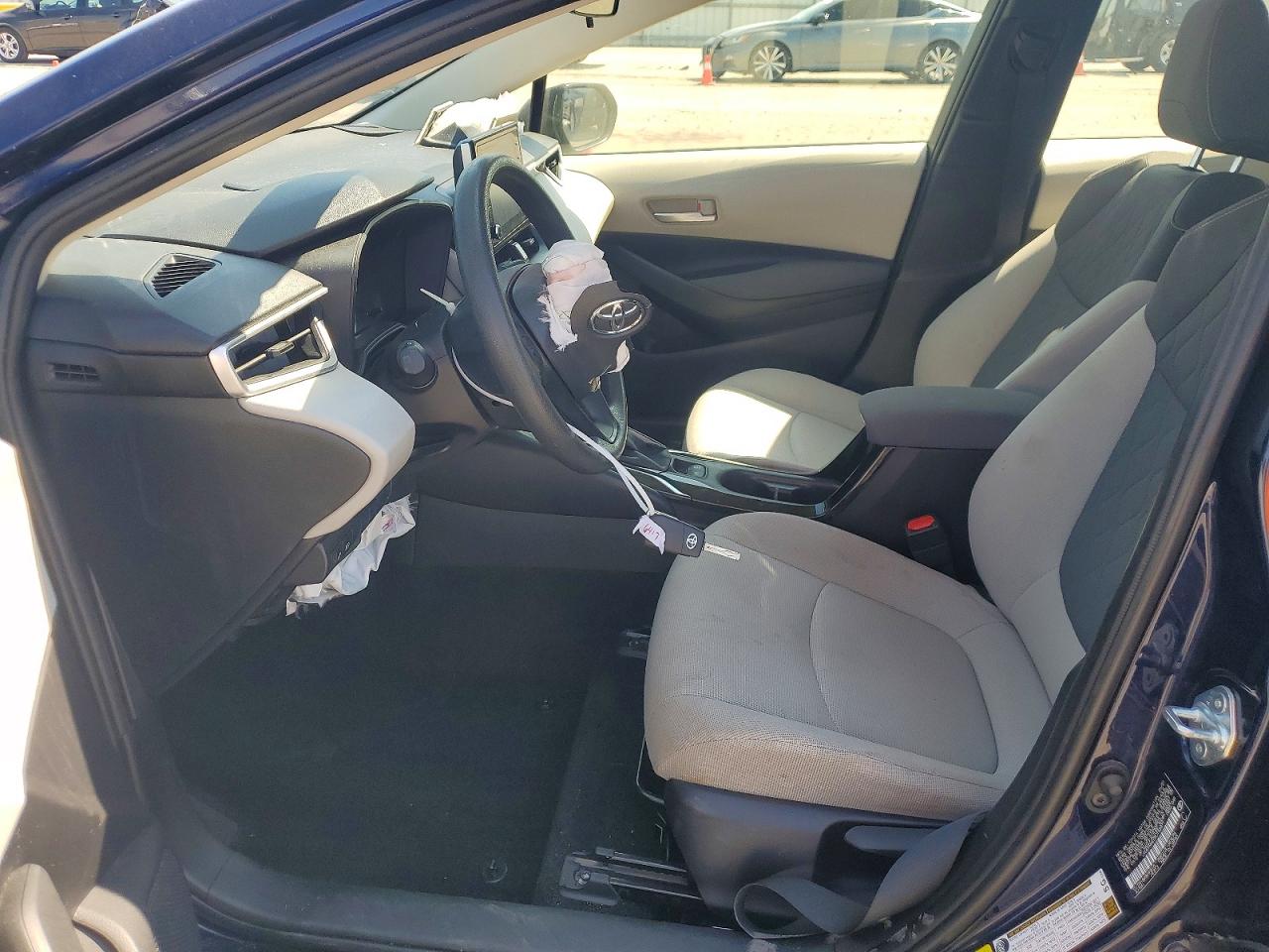 2021 TOYOTA COROLLA LE photo 13