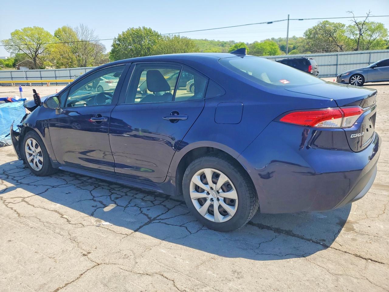 2021 TOYOTA COROLLA LE photo 3