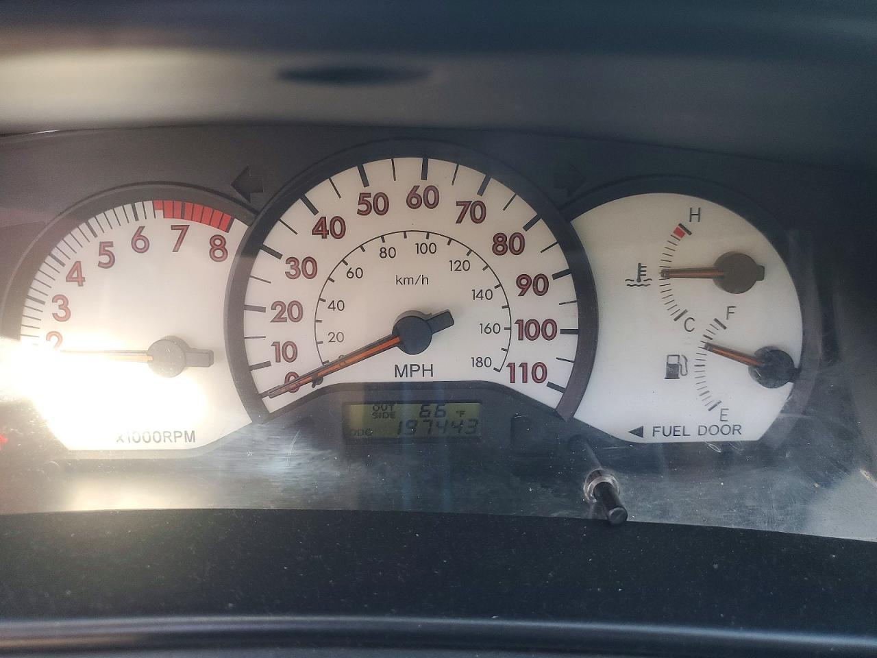 2004 TOYOTA COROLLA photo 17
