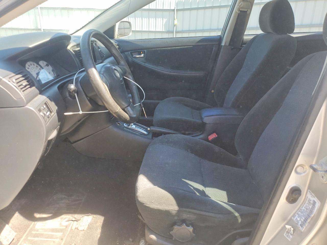 2004 TOYOTA COROLLA photo 13