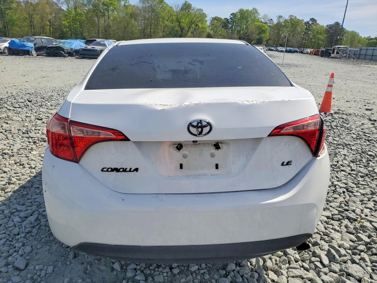 2018 TOYOTA COROLLA LE photo 11