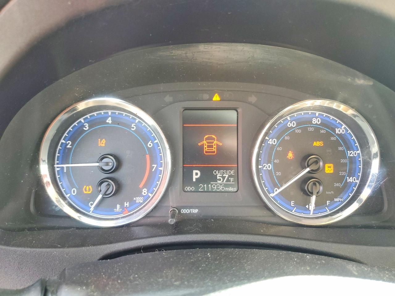 2018 TOYOTA COROLLA LE photo 17