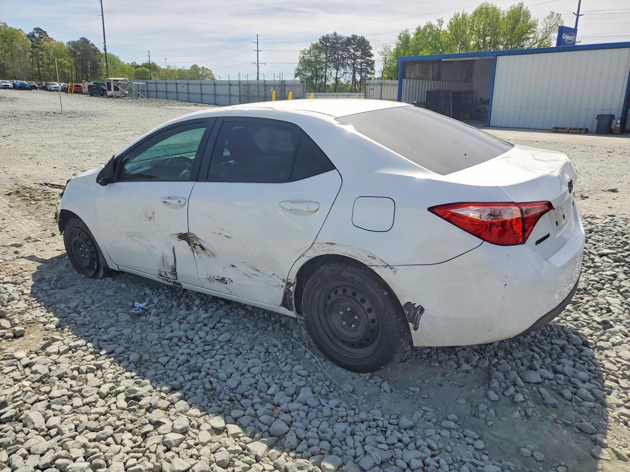 2018 TOYOTA COROLLA LE photo 3
