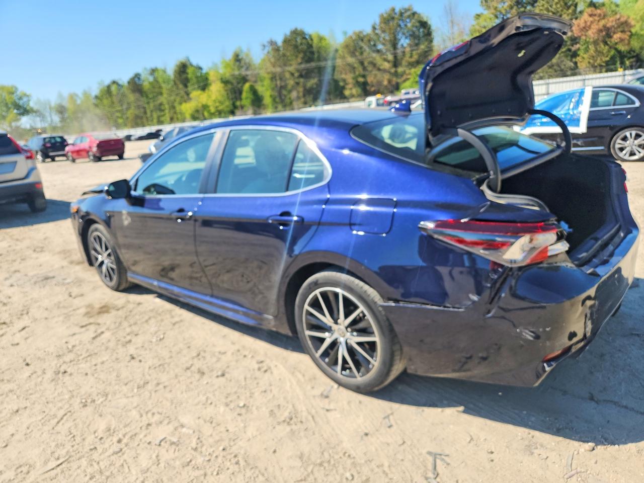 2022 TOYOTA CAMRY SE photo 2