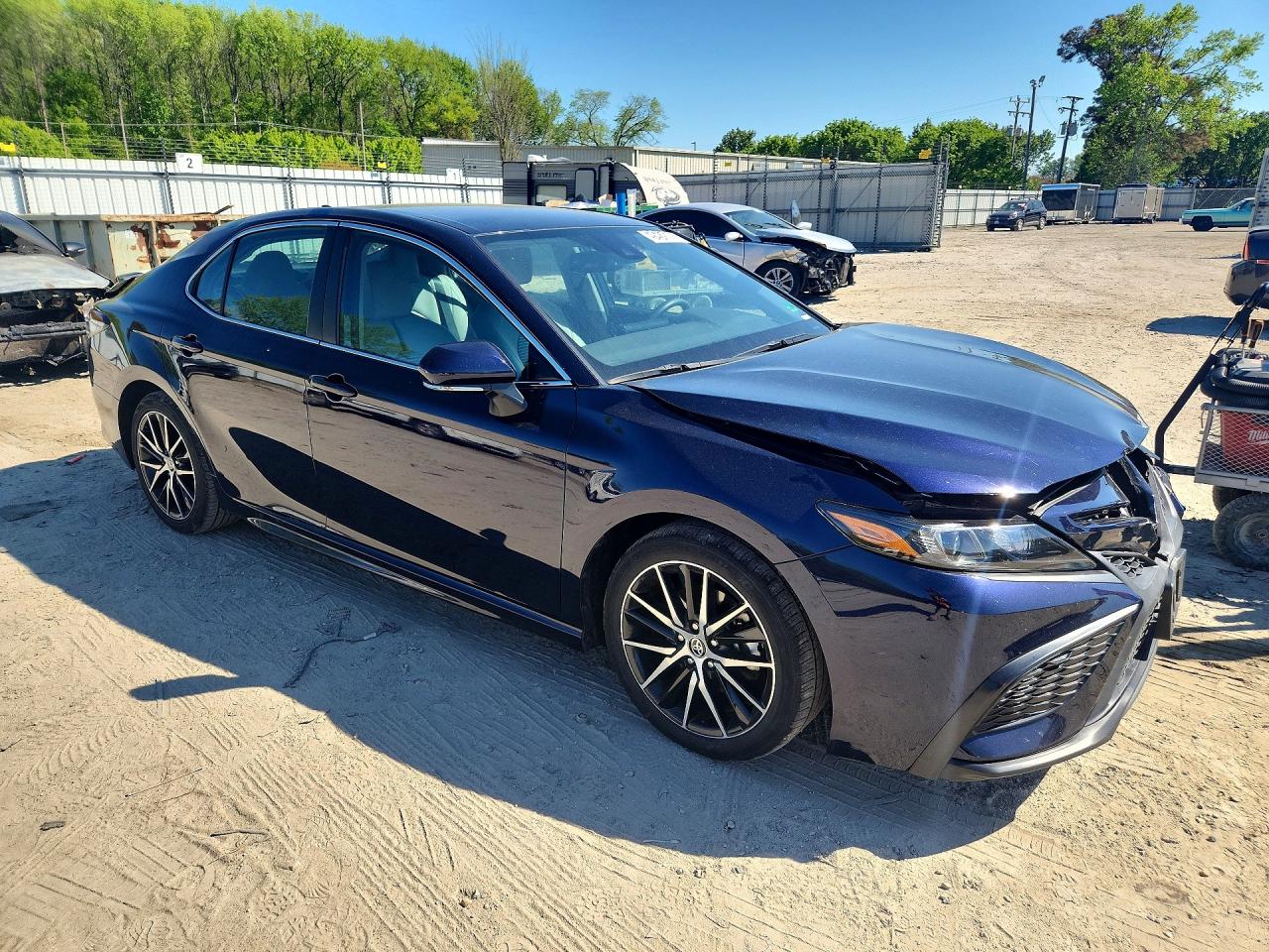 2022 TOYOTA CAMRY SE photo 4