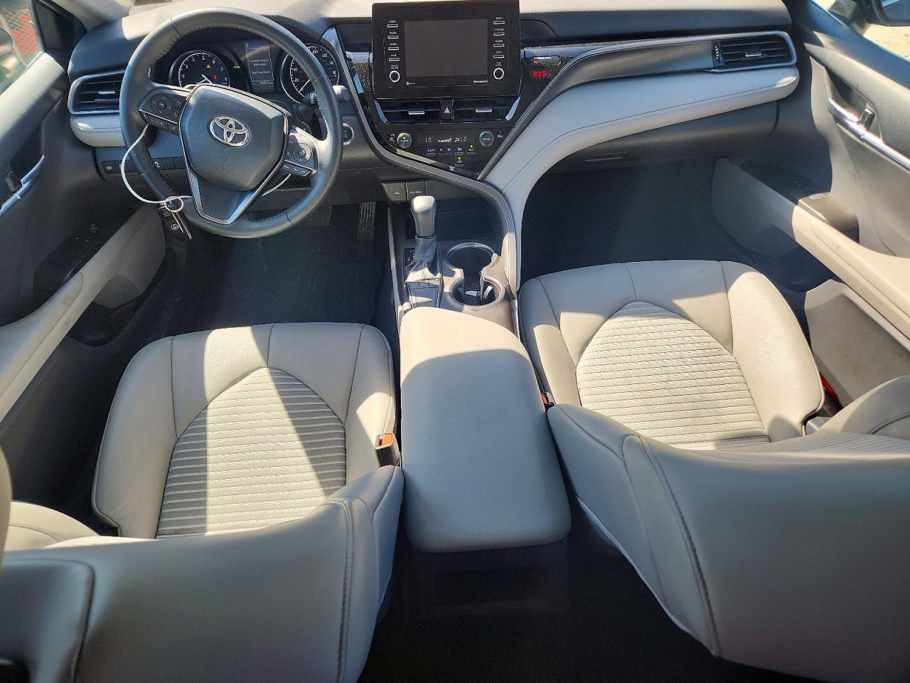 2022 TOYOTA CAMRY SE photo 8