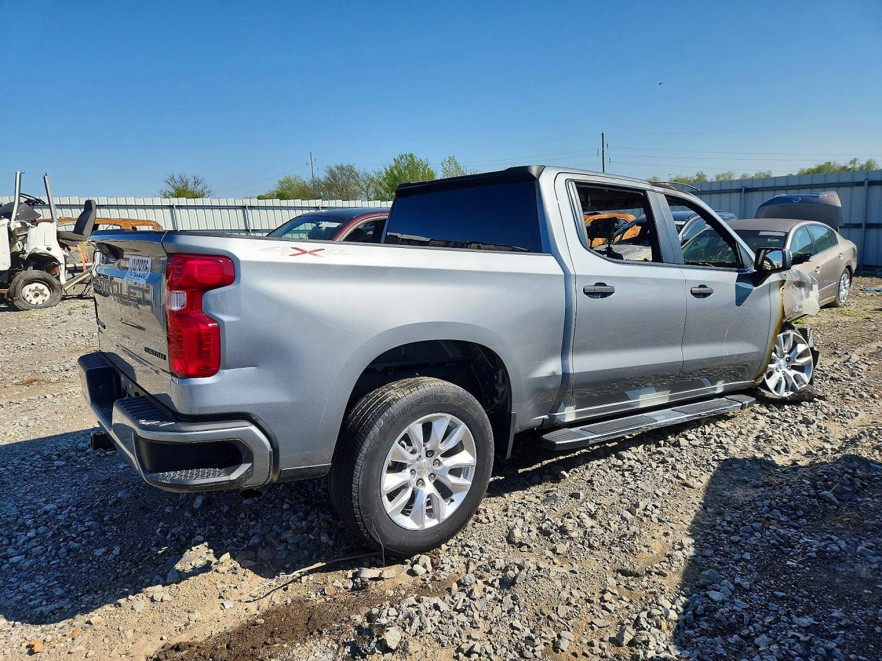 2023 CHEVROLET SILVERADO K1500 CUSTOM photo 3