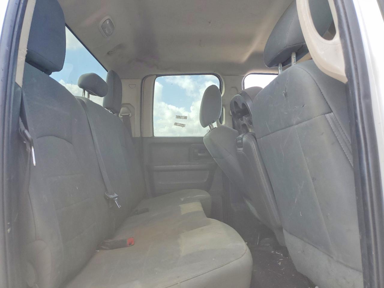 2014 RAM 1500 photo 28
