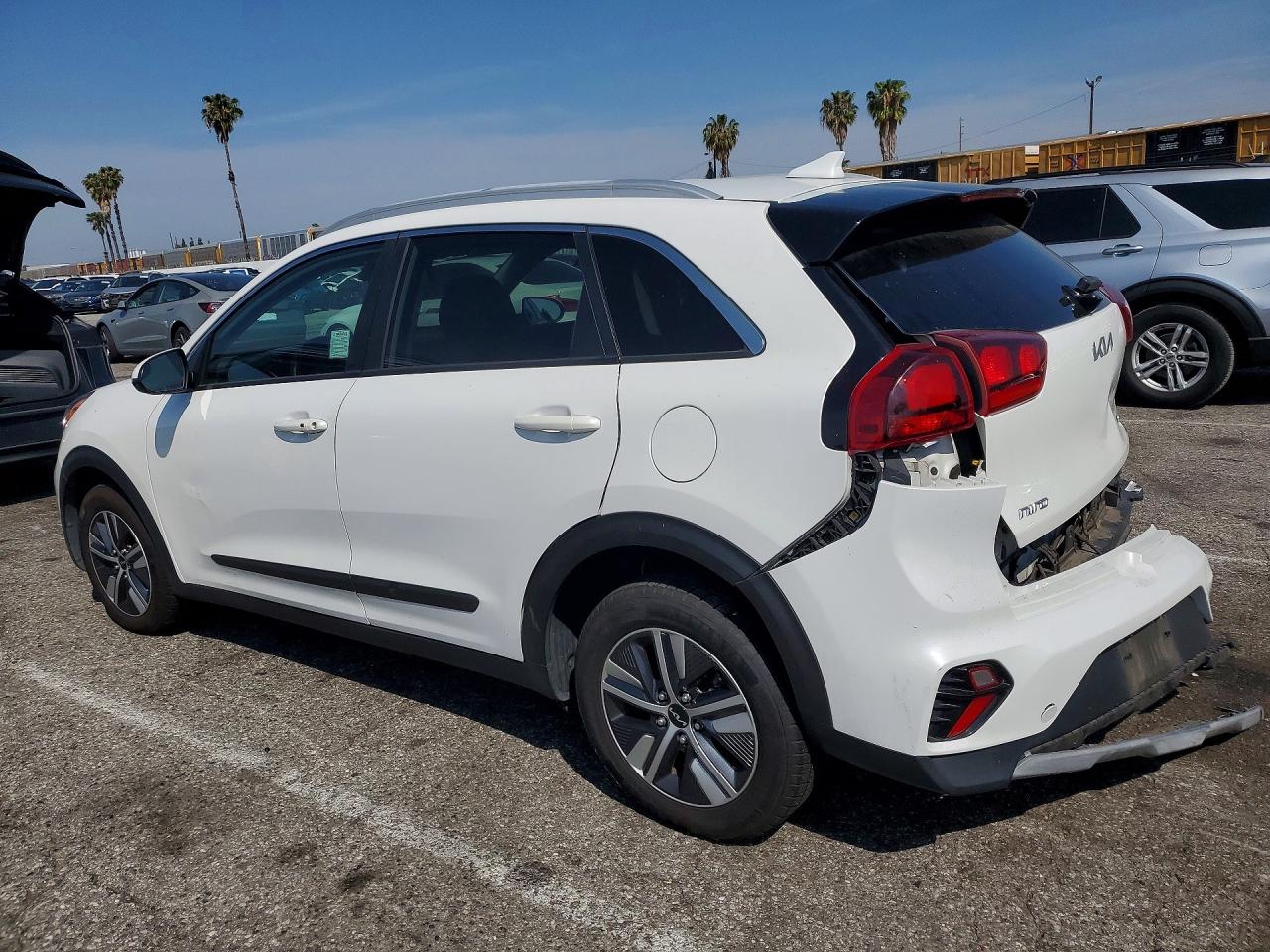 2022 KIA NIRO LXS photo 3