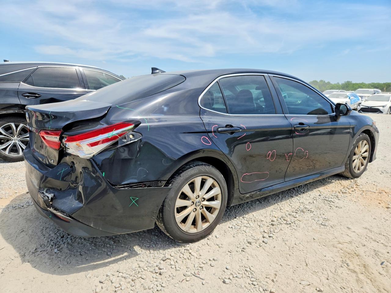 2020 TOYOTA CAMRY LE photo 5