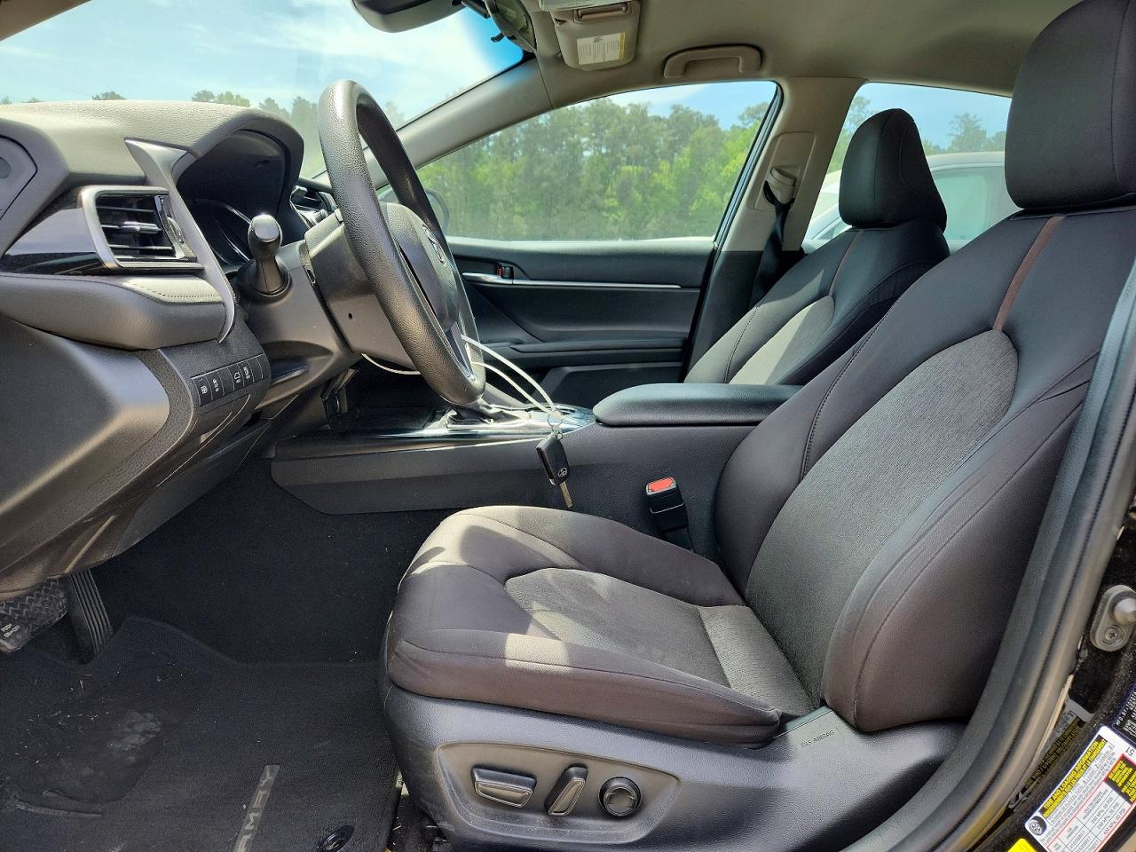 2020 TOYOTA CAMRY LE photo 13