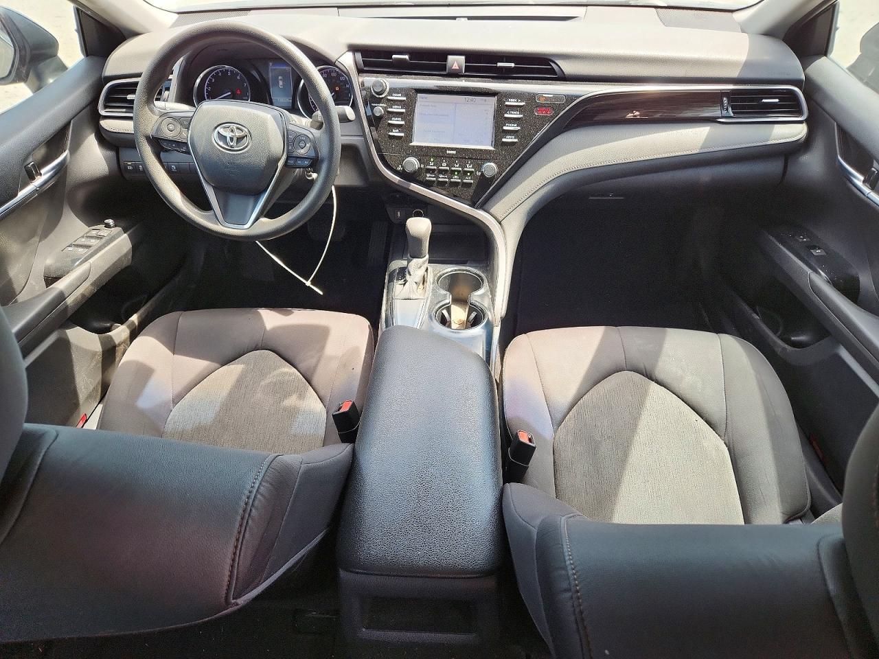 2020 TOYOTA CAMRY LE photo 15