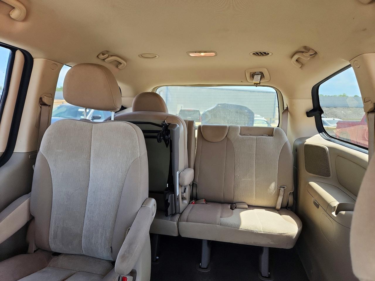 2012 KIA SEDONA LX photo 28